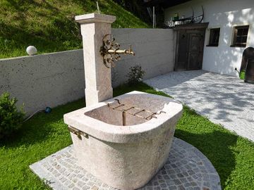 Steinbrunnen